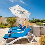 Laban Crab Island Daire *