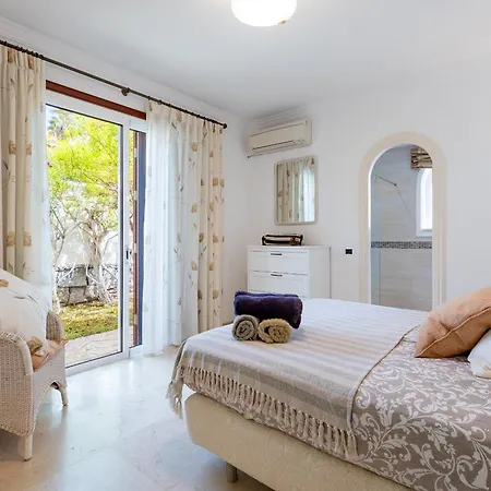 Laban Crab Island Puerto de Santiago (Tenerife)