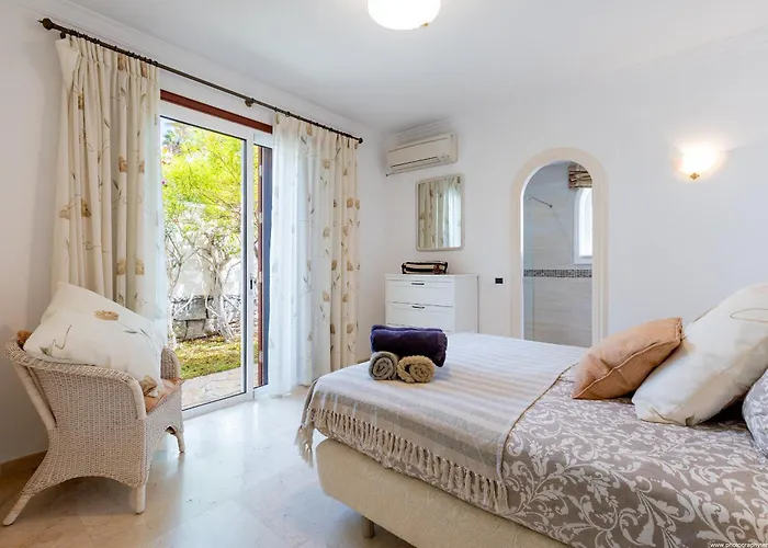 Laban Crab Island Puerto de Santiago (Tenerife)